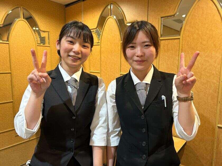 ホテルクリオコート博多　宴会スタッフの制服3