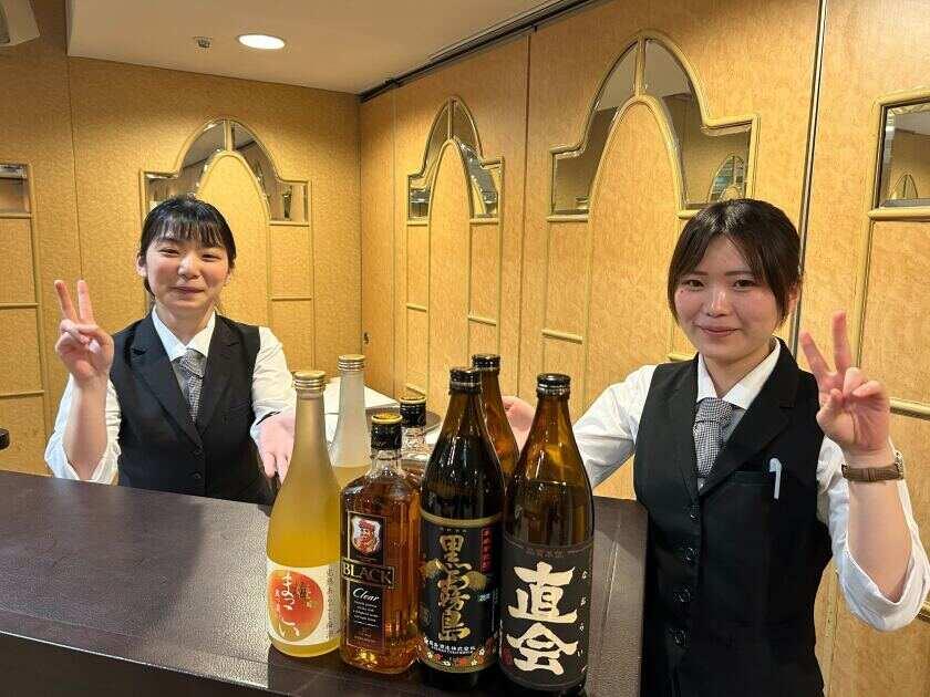 ホテルクリオコート博多　宴会スタッフの制服8