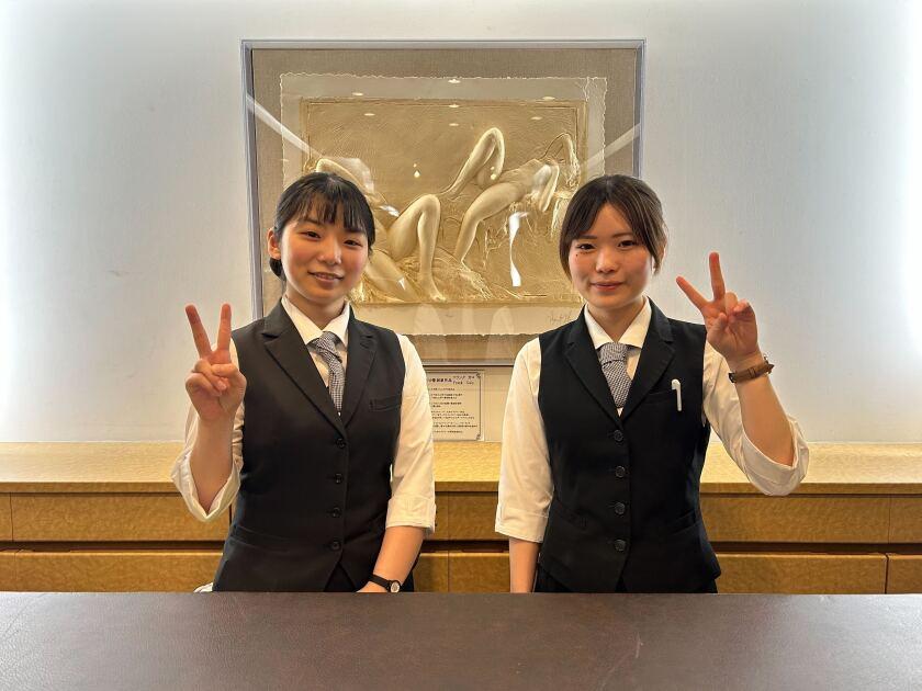 ホテルクリオコート博多　宴会スタッフの制服6