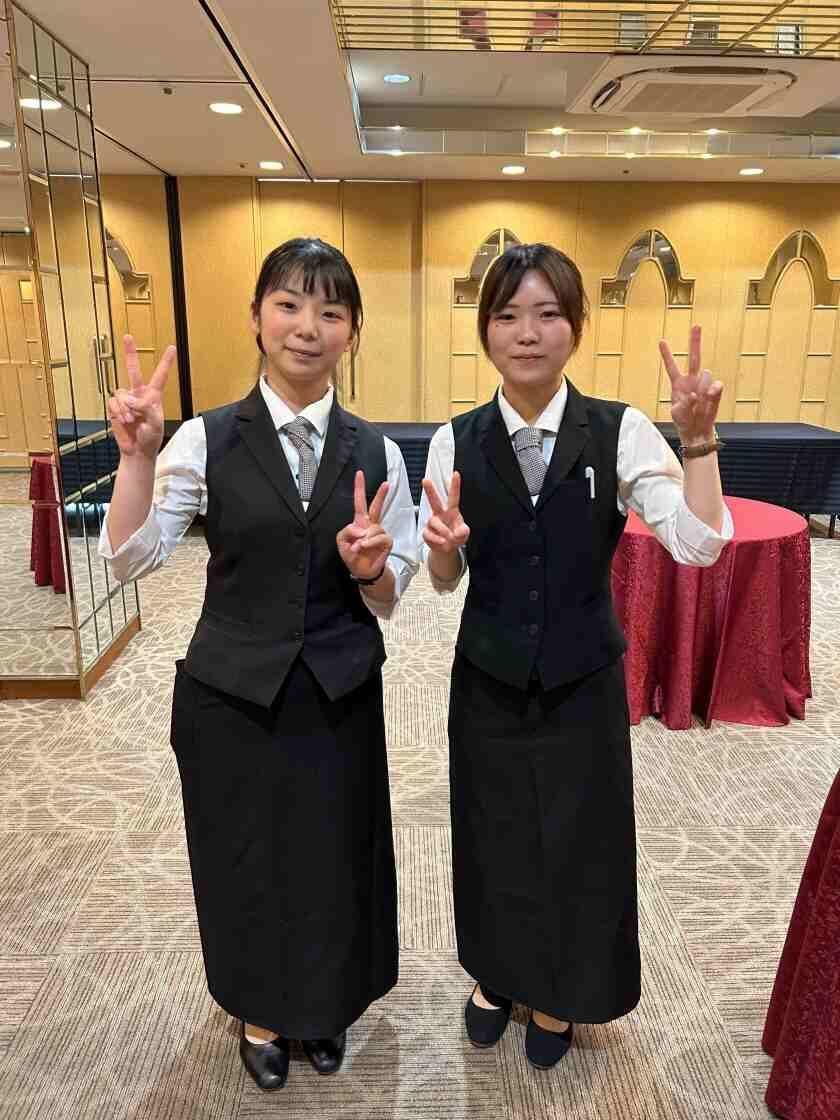 ホテルクリオコート博多　宴会スタッフの制服1