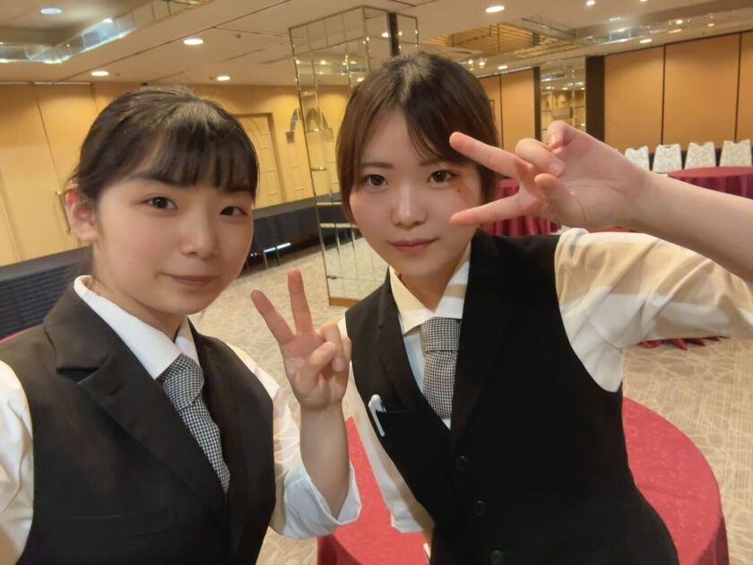 ホテルクリオコート博多　宴会スタッフの制服7