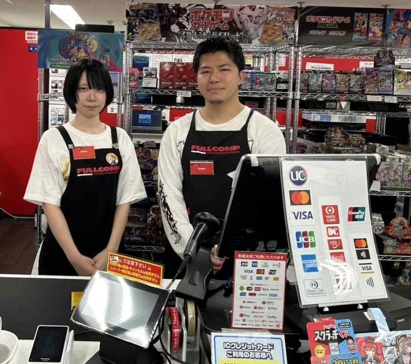 フルコンプ 秋葉原ラジオ会館店の制服4
