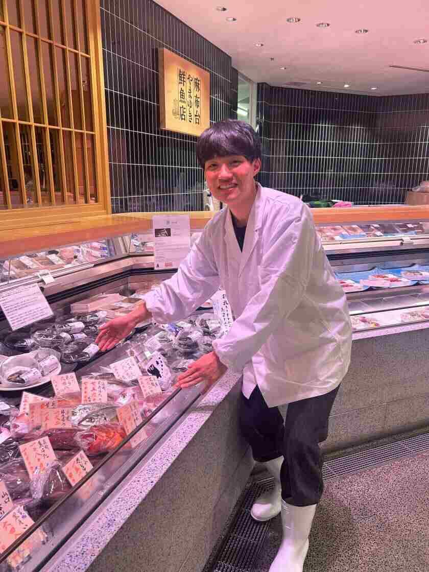 麻布台ヒルズ　やまゆき鮮魚店の制服2