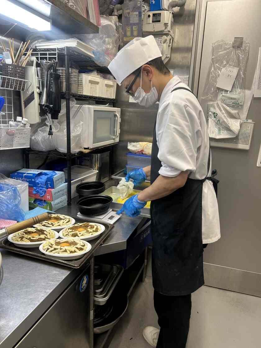 麻布台ヒルズ　やまゆき鮮魚店の制服1