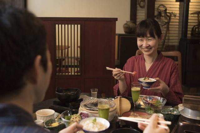 ＼高時給1,500円＆土日祝UP／週2日～OK！温泉宿レストラン接客(フード・飲食、札幌市南区)のイメージ画像
