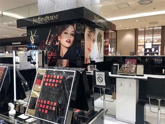 吉祥寺東急　イヴサンローラン　コスメスタッフの仕事画像3