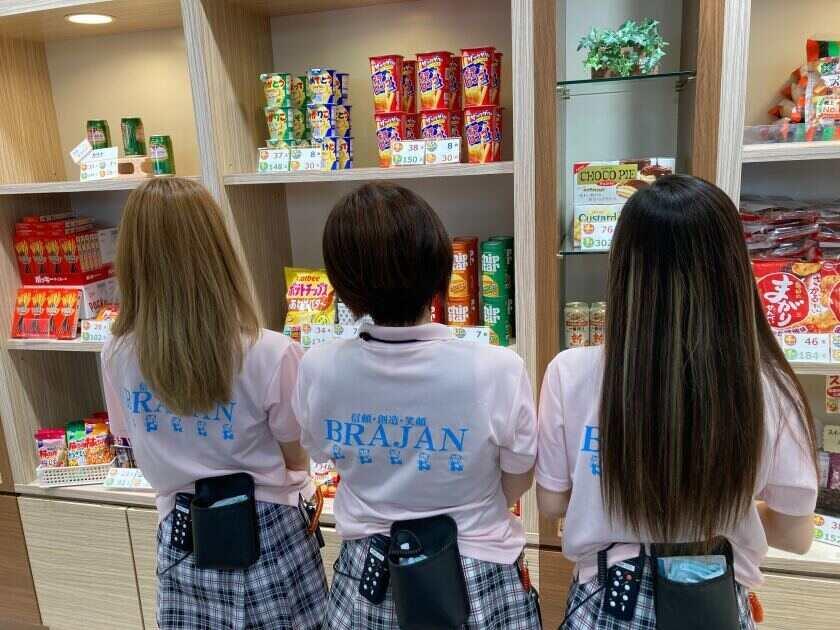 ブラジャン 戸塚店の制服5