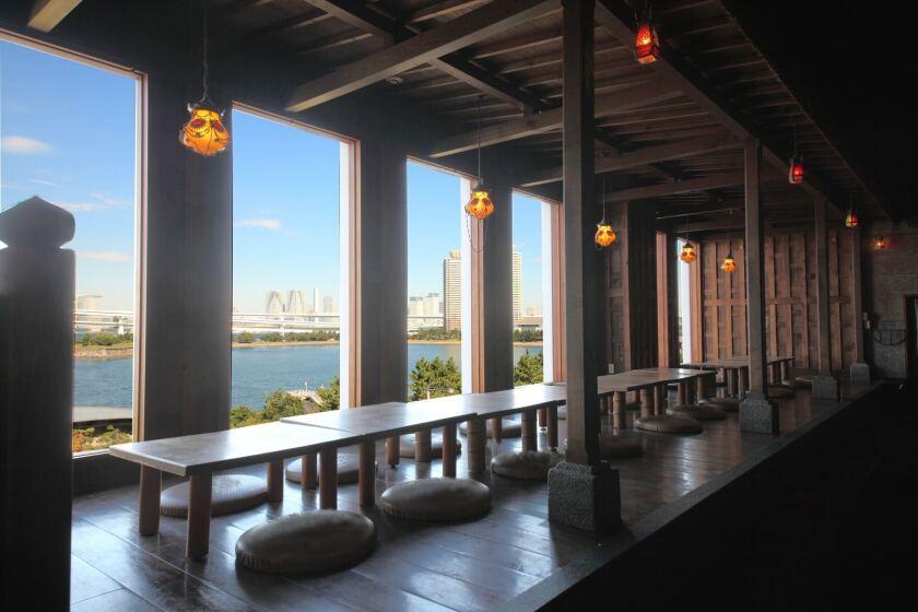 モンスーンカフェお台場の制服5