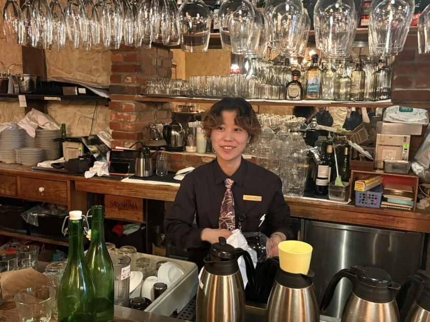 カフェ ラ・ボエム 新宿御苑の制服1
