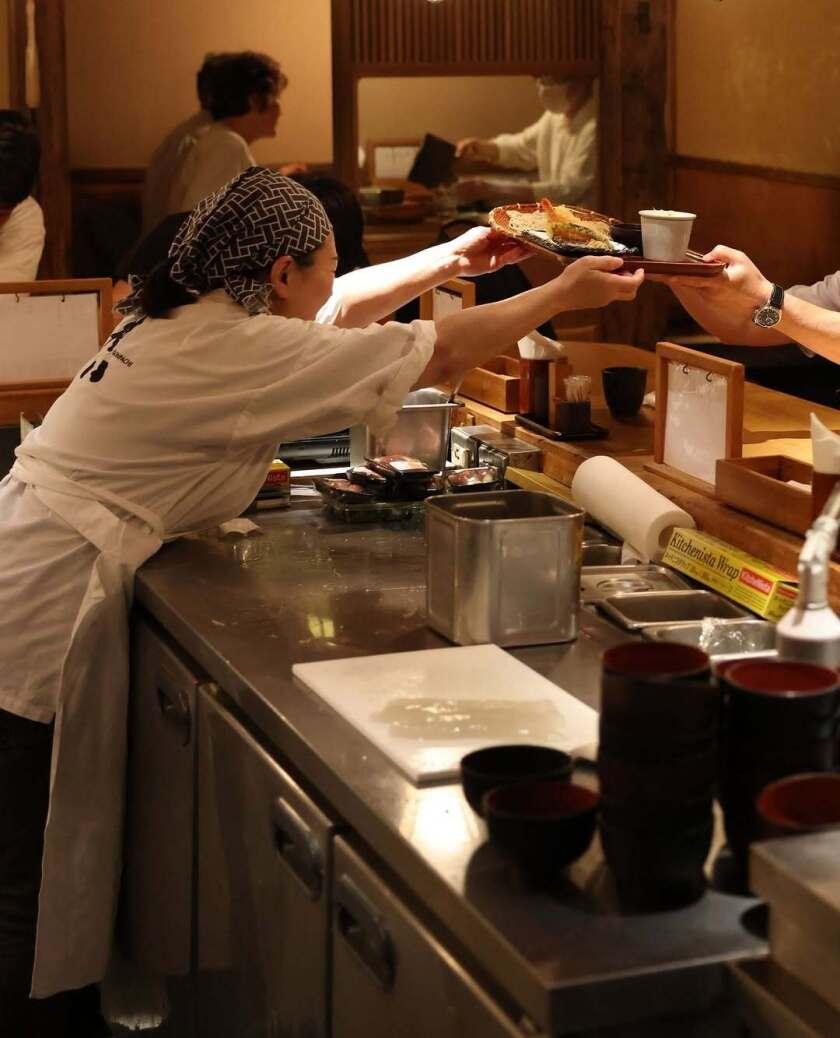 天ぷら権八 あざみ野の制服5