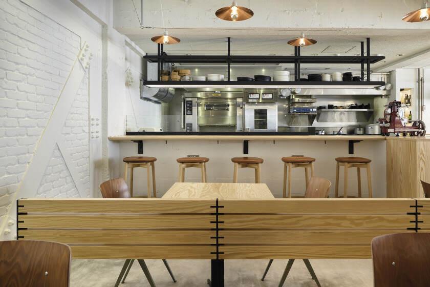 カフェ ラ・ボエム 浜松町の制服6