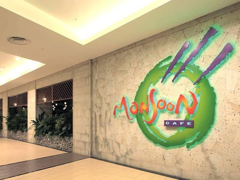 モンスーンカフェ ららぽーとTOKYO-BAYの制服5