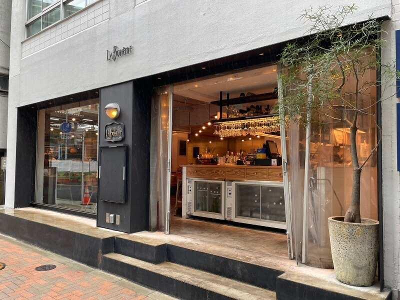 カフェ ラ・ボエム 浜松町の制服1