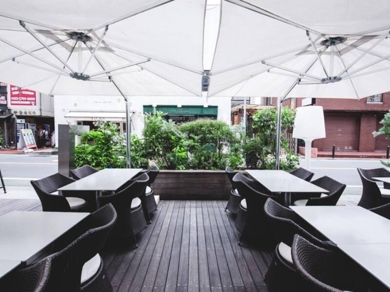 カフェ ラ・ボエム 自由が丘の制服1