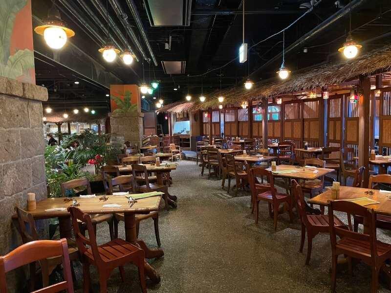 モンスーンカフェ 舞浜イクスピアリの制服1