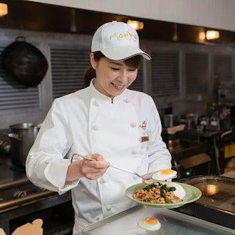 モンスーンカフェ 表参道の制服2