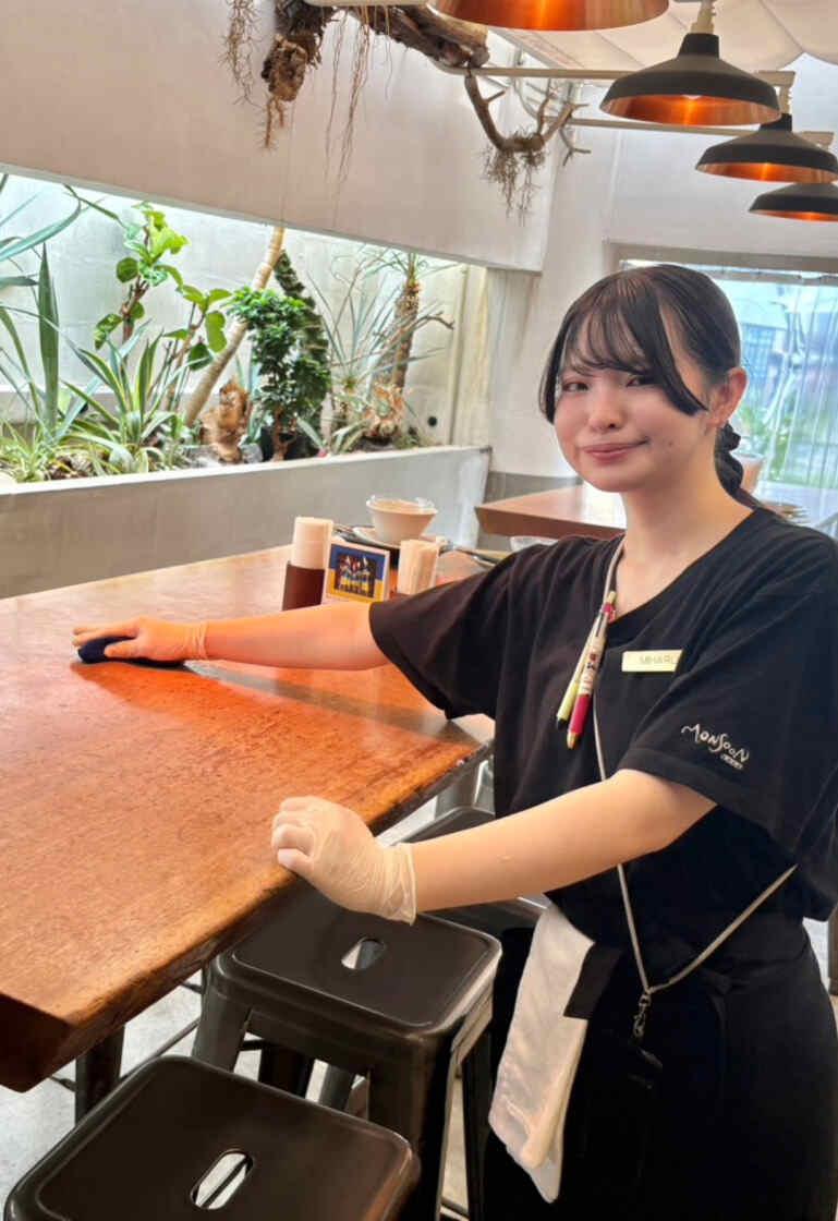 モンスーンカフェ 表参道の制服6