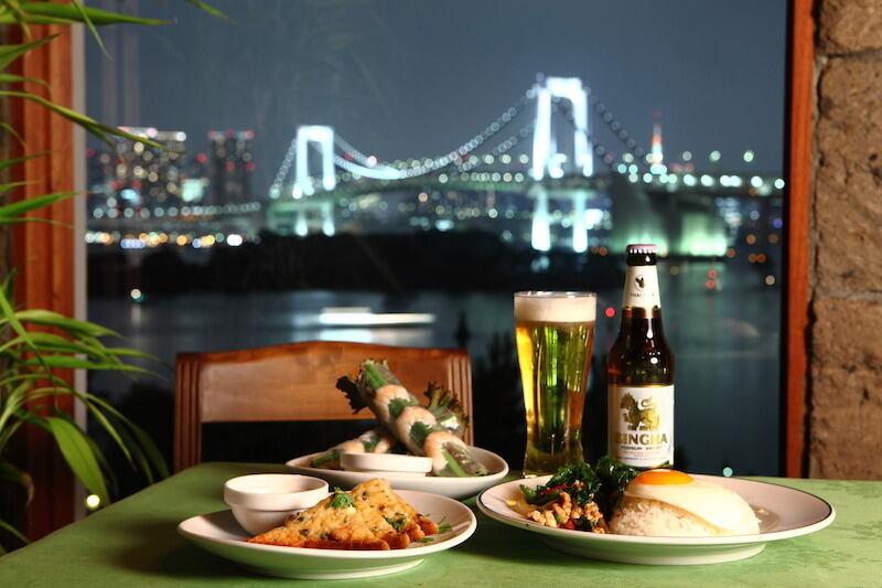 モンスーンカフェお台場の制服8