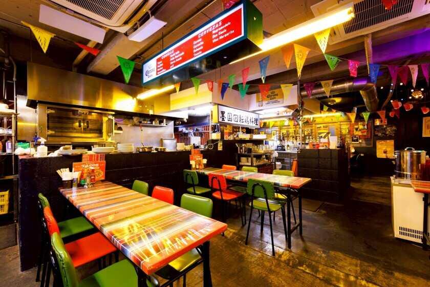 墨国回転鶏料理(ボッコクカイテンドリ)福島店の制服5