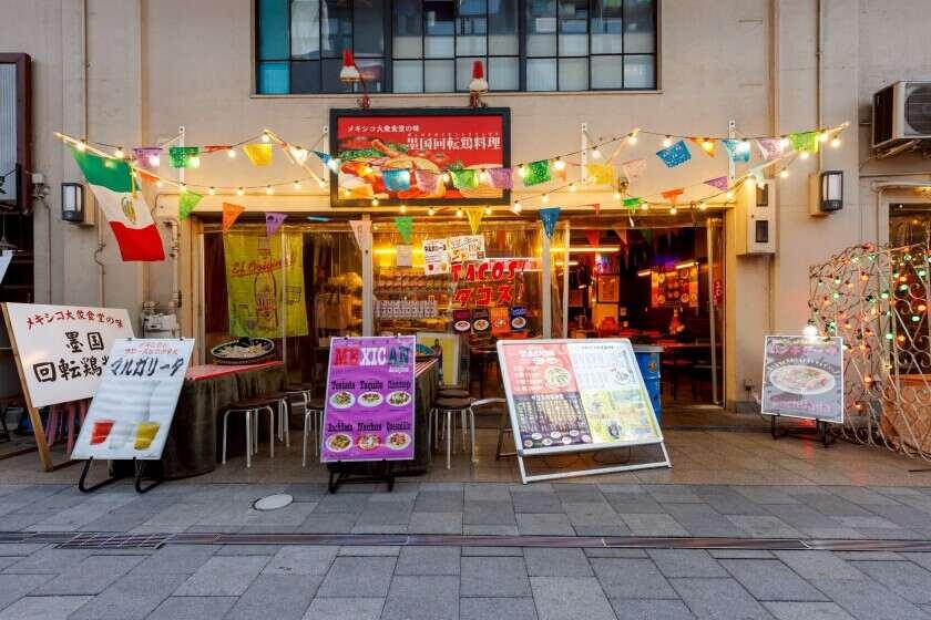 墨国回転鶏料理(ボッコクカイテンドリ)福島店の制服3