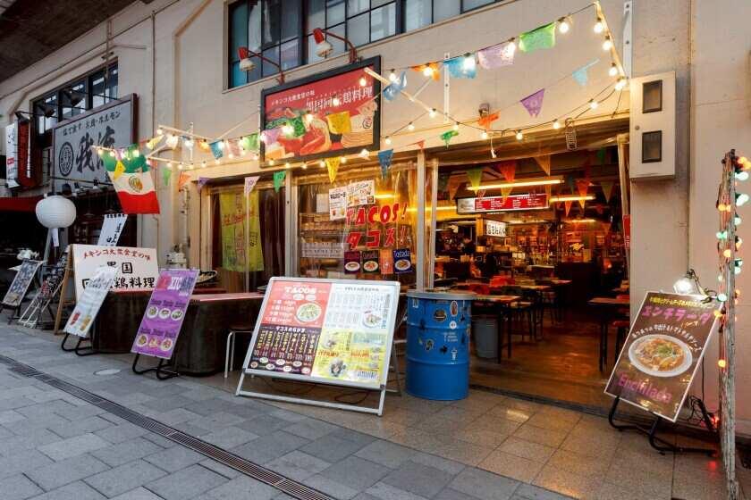 墨国回転鶏料理(ボッコクカイテンドリ)福島店の制服4