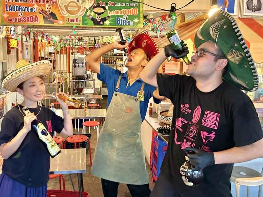 墨国回転鶏料理(ぼっこくかいてんどり)天満店の制服5