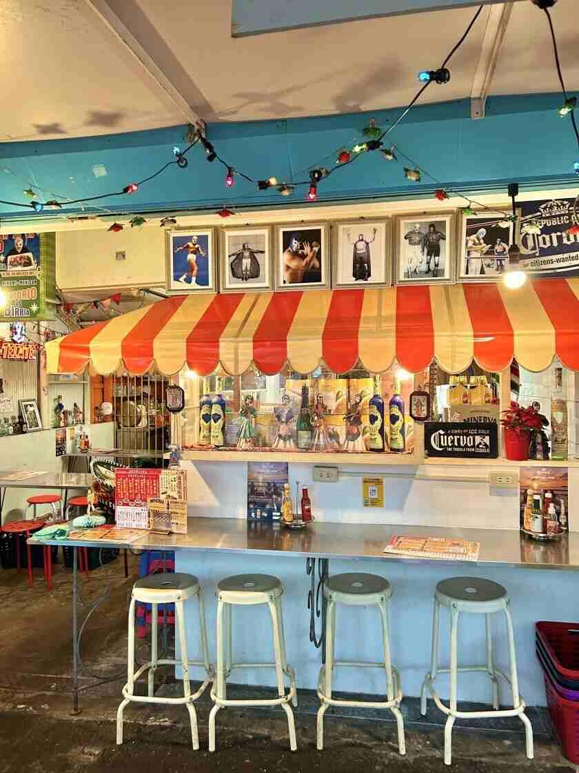 墨国回転鶏料理(ぼっこくかいてんどり)天満店の制服8