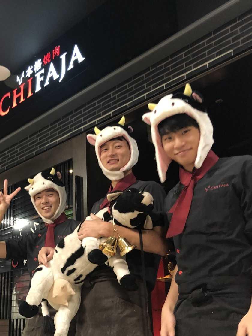 チファジャ 枚方駅前店の制服2