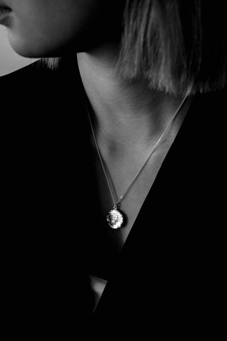 F. (エフ) ルミネエスト新宿店の制服1