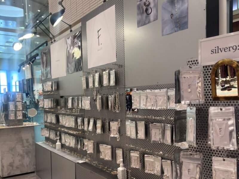 F. (エフ) ルミネエスト新宿店の仕事画像2