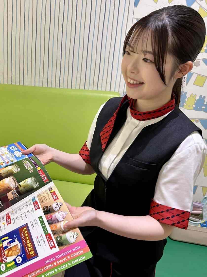 ビッグエコー 新宿西口店の制服2