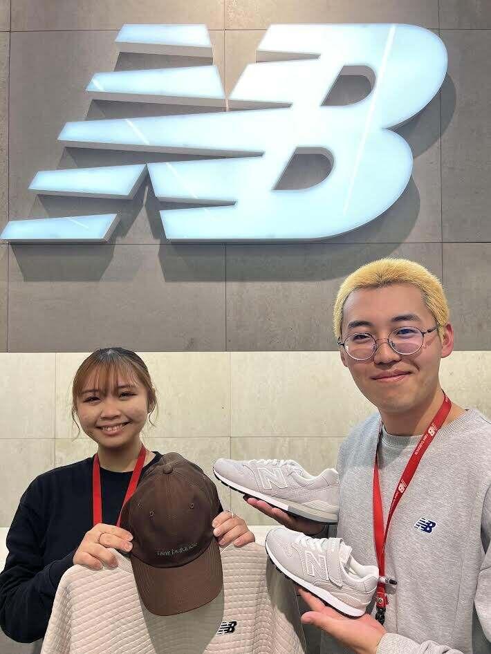 NewBalanceファクトリーストア 三井アウトレットパーク多摩南大沢店の制服3