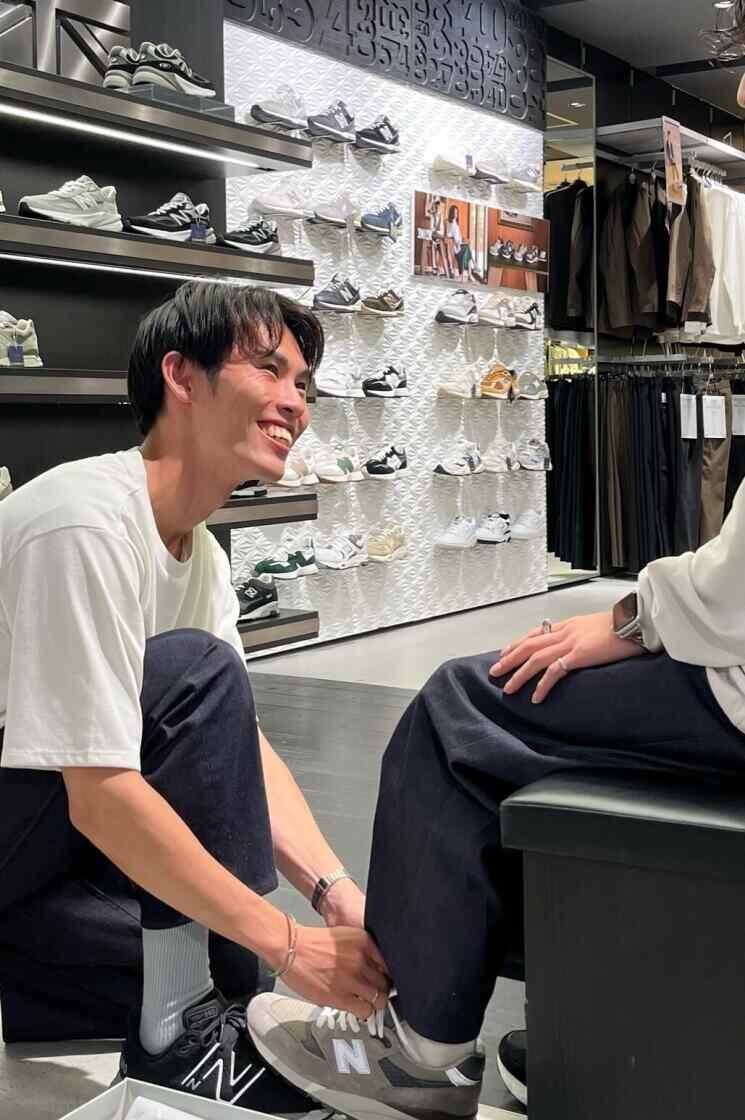 NewBalanceファクトリーストア 三井アウトレットパーク多摩南大沢店の制服4