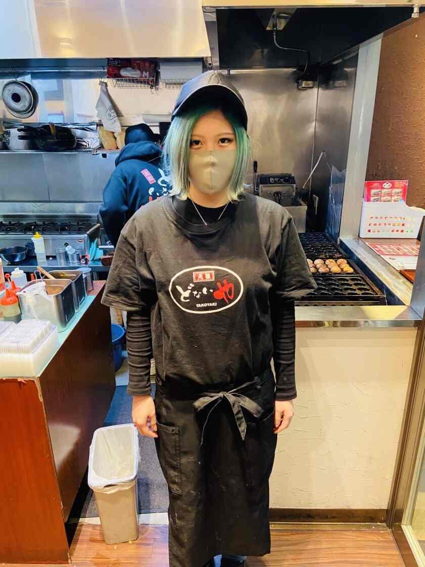 どないや 新宿区役所通り店の制服2
