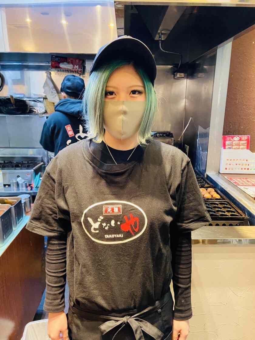 どないや 新宿区役所通り店の制服1