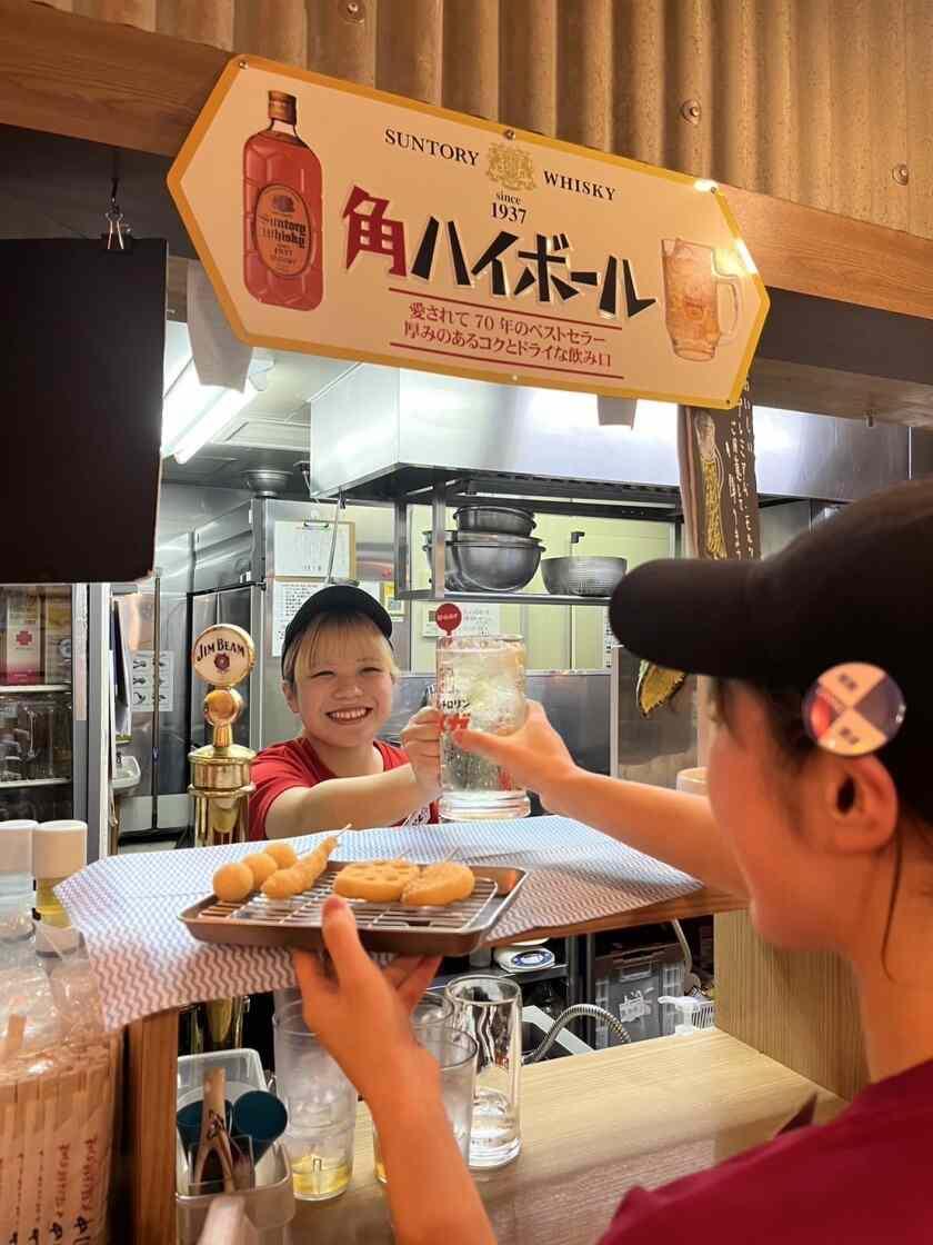串カツ田中 新宿歌舞伎町店の制服2