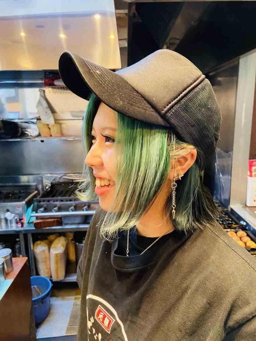どないや 新宿区役所通り店の制服3
