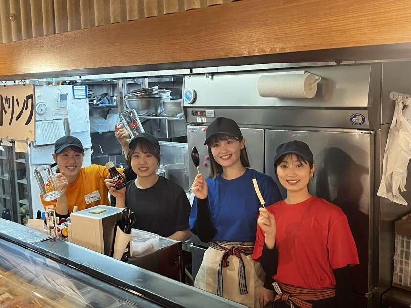 串カツ田中 新宿歌舞伎町店の制服1