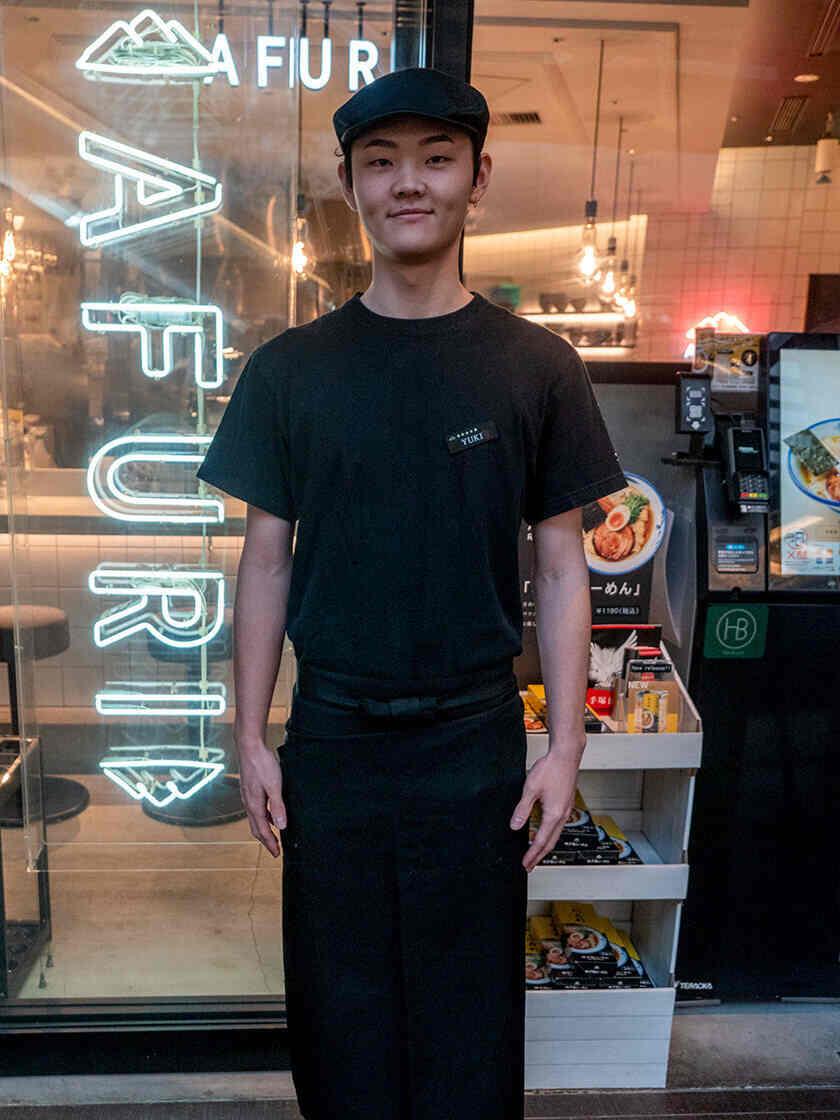 AFURI株式会社 六本木ヒルズ店の制服1