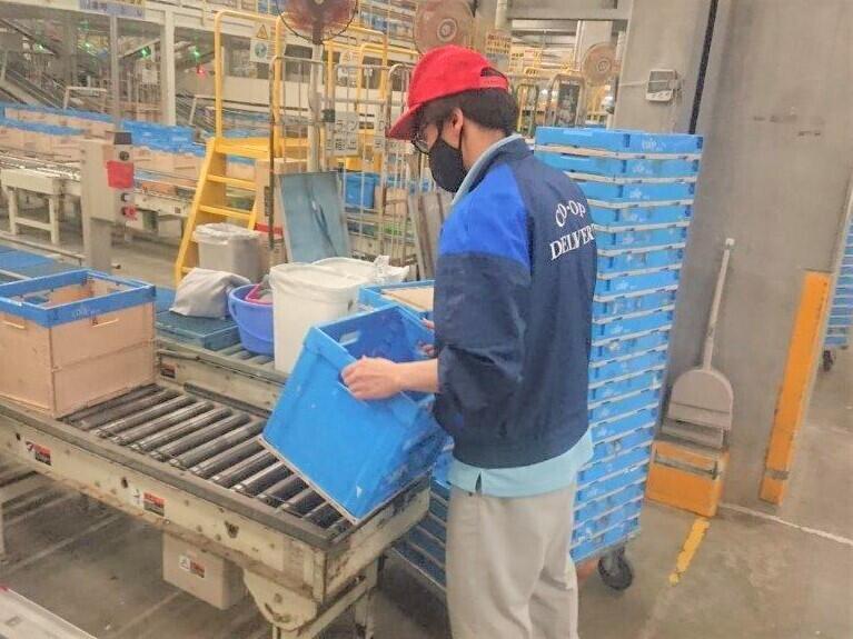 クローバーコネクト座間食品セットセンターの制服5