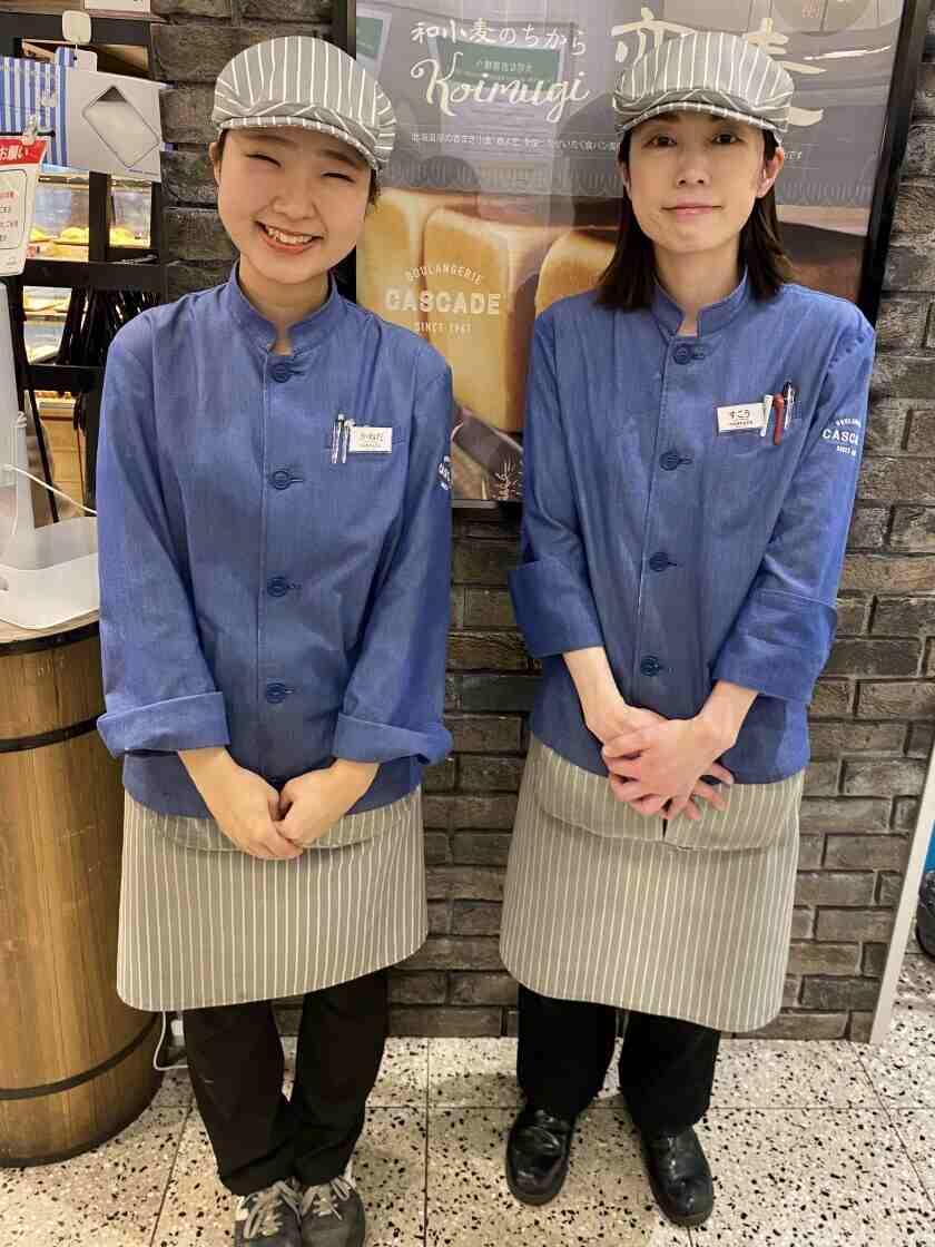 Bakery&Cafe CASCADE なんばマルイ店の制服1