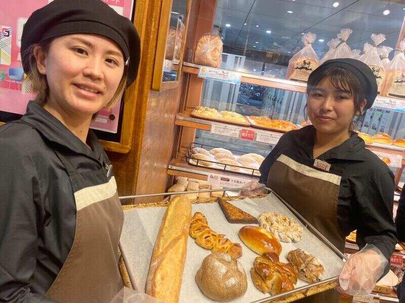 ベーカリー&cafe カスカード 阪急三番街店の仕事画像2