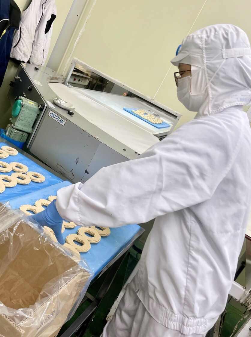 株式会社DAY TO LIFE(守口ケーキ・シューファクトリー) の制服3