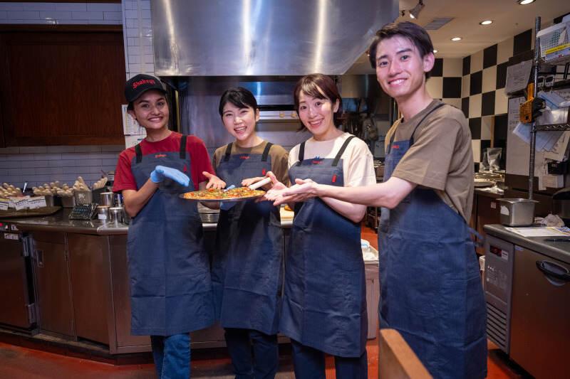 シェーキーズイオンモール座間店の仕事画像2