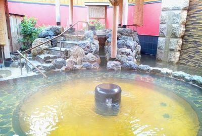 美し処 嘉島水春店の制服1