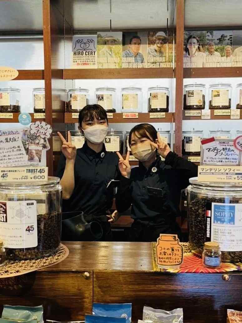 ヒロコーヒー伊丹あらまき店の制服2