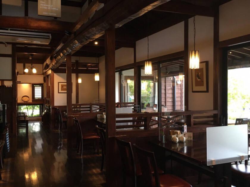 ヒロコーヒー箕面小野原店の制服5