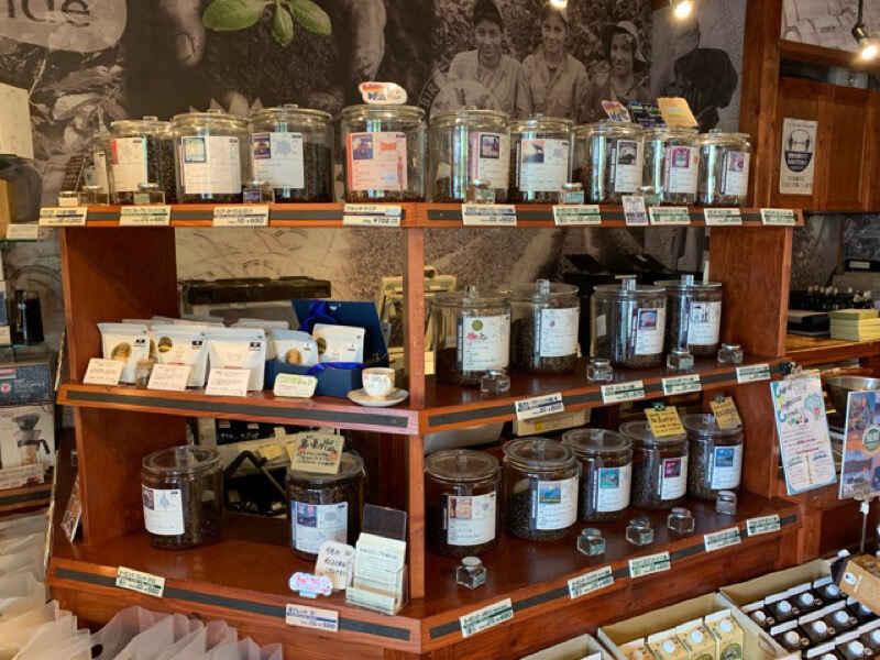 ヒロコーヒー箕面小野原店の制服6