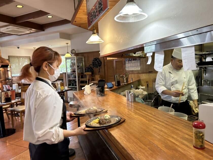 有限会社ハンバーグオニオン 鳥栖店の制服5