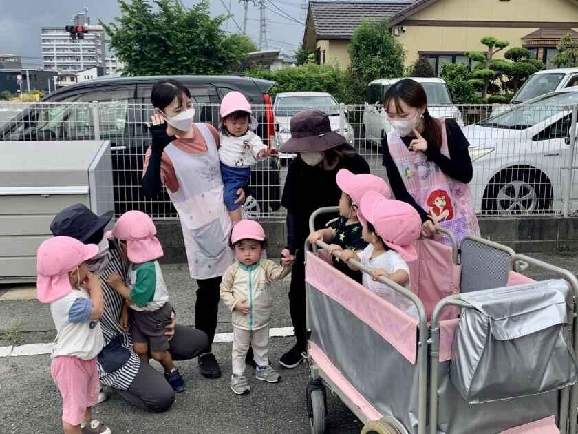 つぶくいちご保育園の制服1